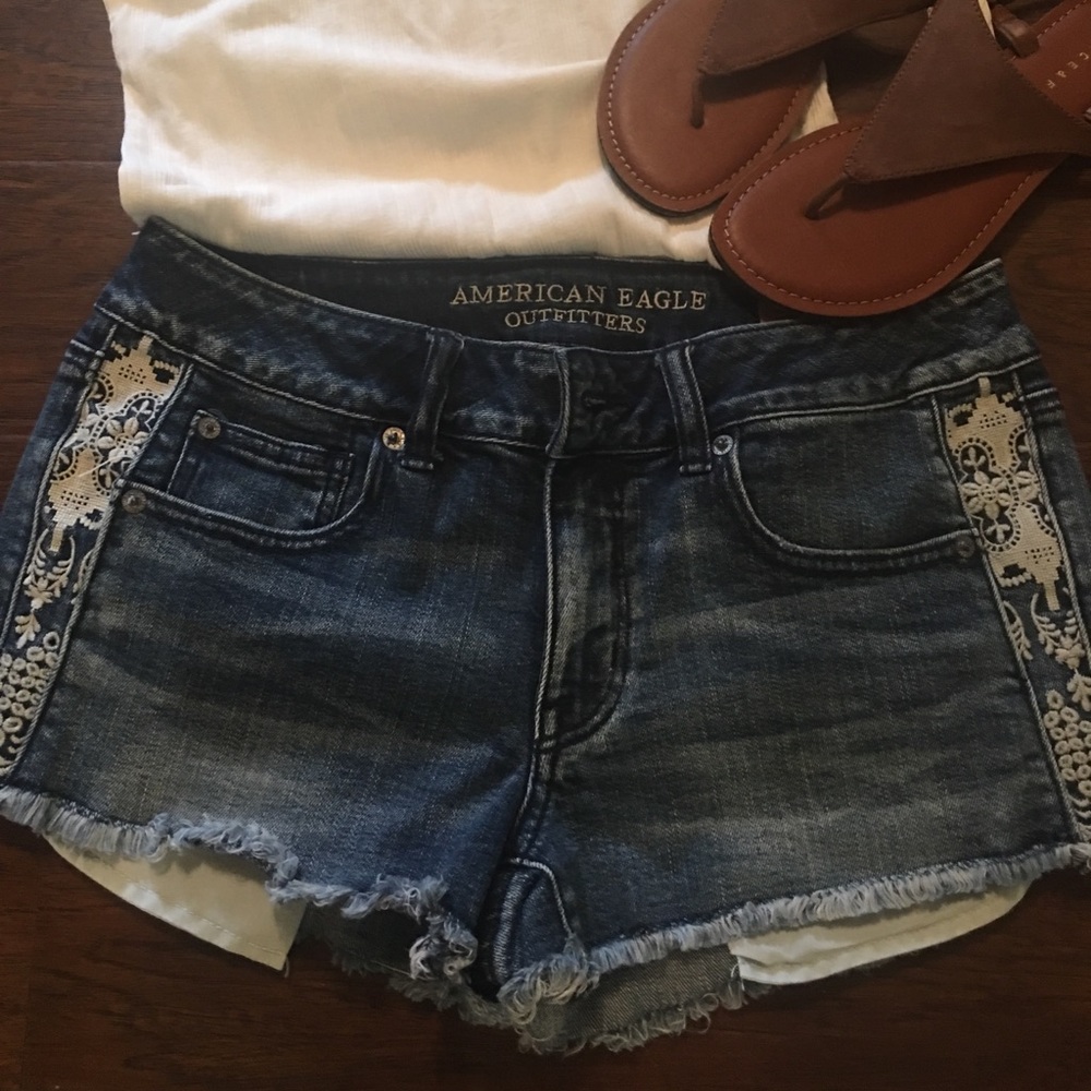 AMERICAN EAGLE SHORTIE SHORTS